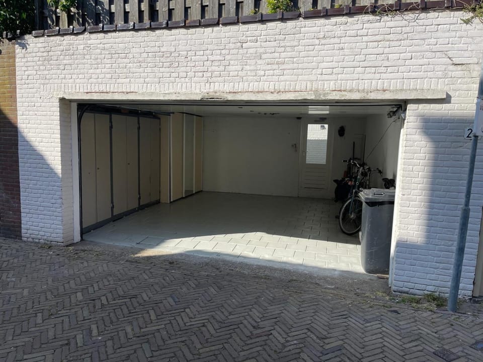 Studio Alexander with private indoor parking Bed and Breakfast in Zandvoort