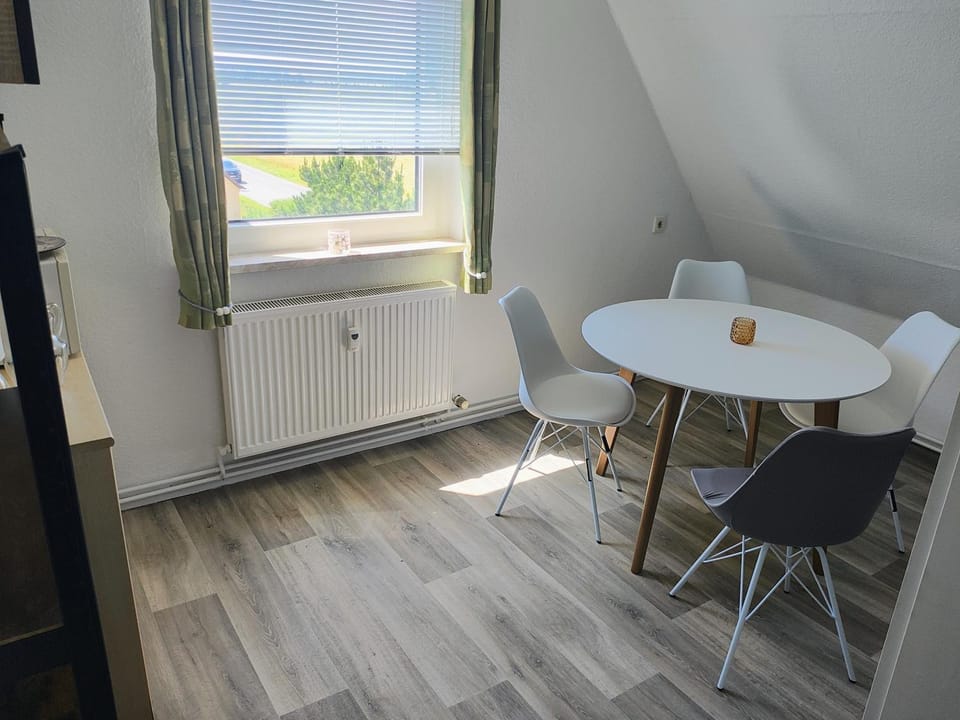 Dachgeschoss im Ostblock Apartment in Saxony-Anhalt, Germany
