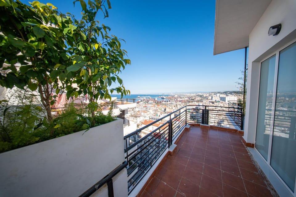 View (from property/room), Balcony/Terrace, City view, Sea view