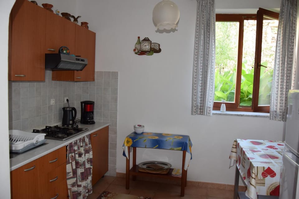 Coffee/tea facilities, Kitchen or kitchenette, Dining area, pet friendly, stove