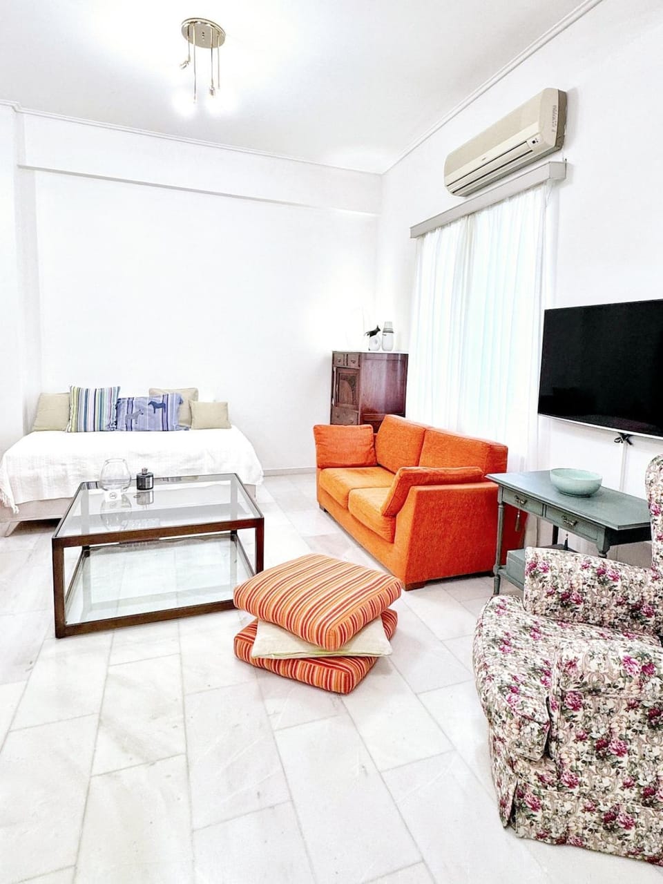 Bed, TV and multimedia, Living room, Seating area, air conditioner