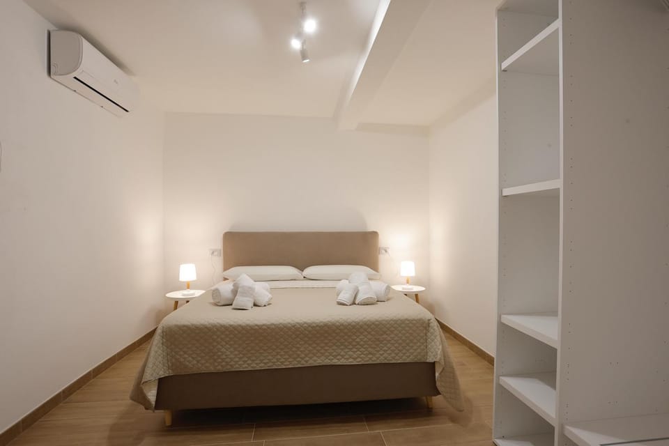 Photo of the whole room, Bedroom, air conditioner