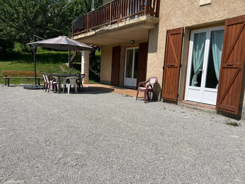 Bas de chalet plein pied Apartment in Provence-Alpes-Côte d'Azur