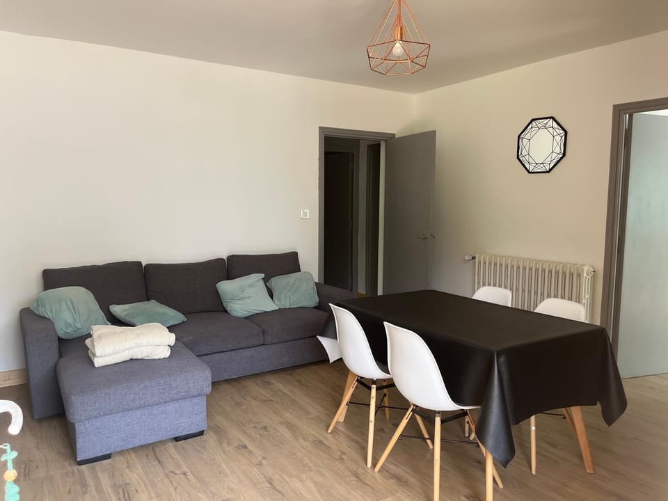 Bas de chalet plein pied Apartment in Provence-Alpes-Côte d'Azur