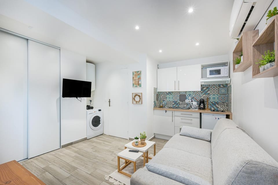 TV and multimedia, Kitchen or kitchenette, Seating area, washing machine