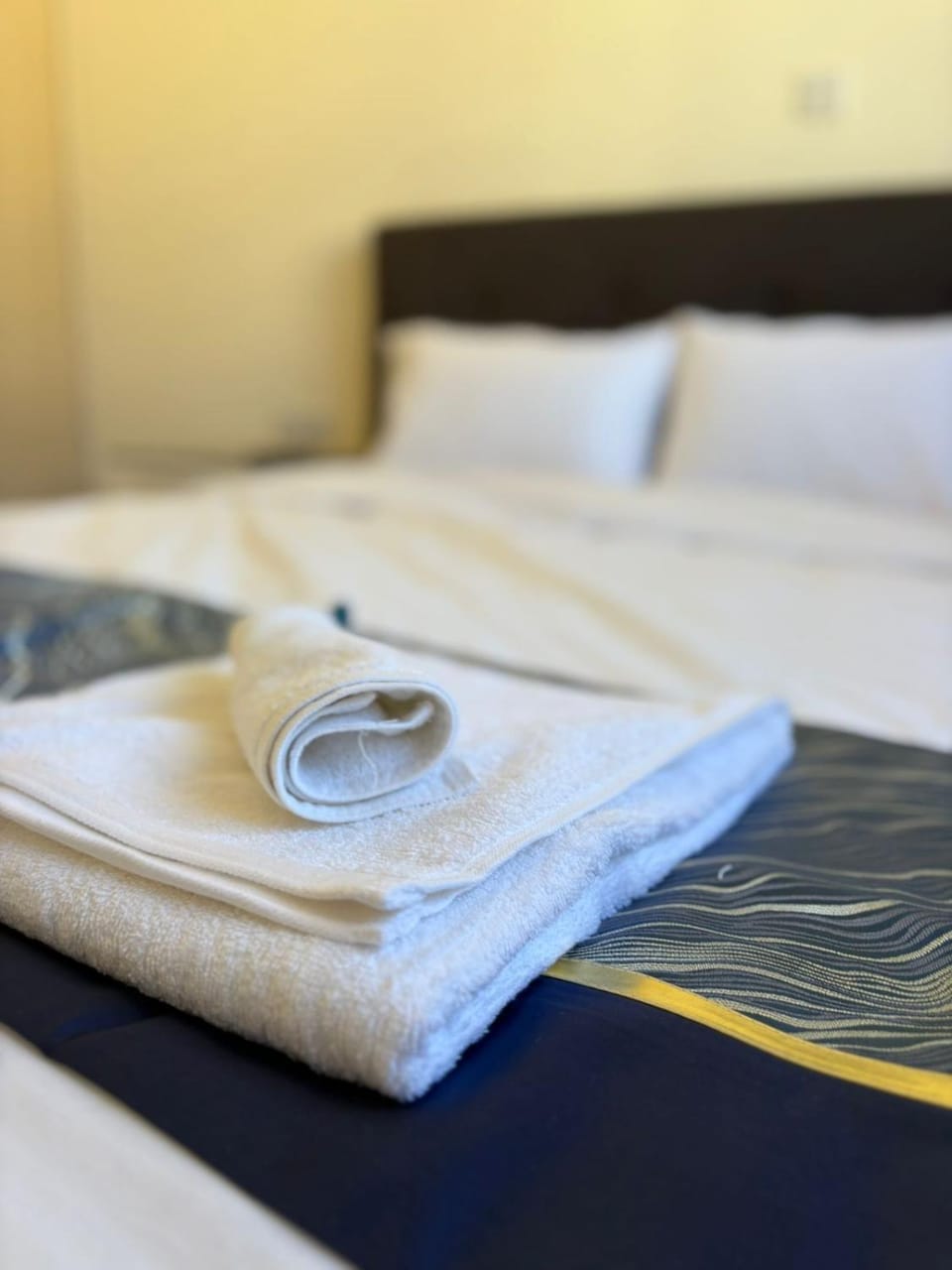 Bed, Bedroom, towels