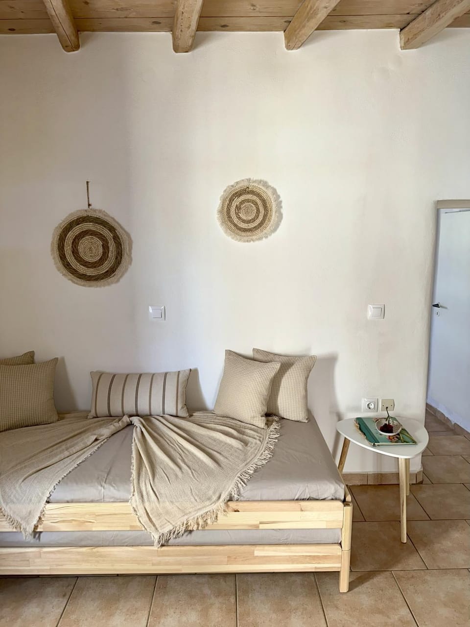 Living room, Photo of the whole room, Seating area