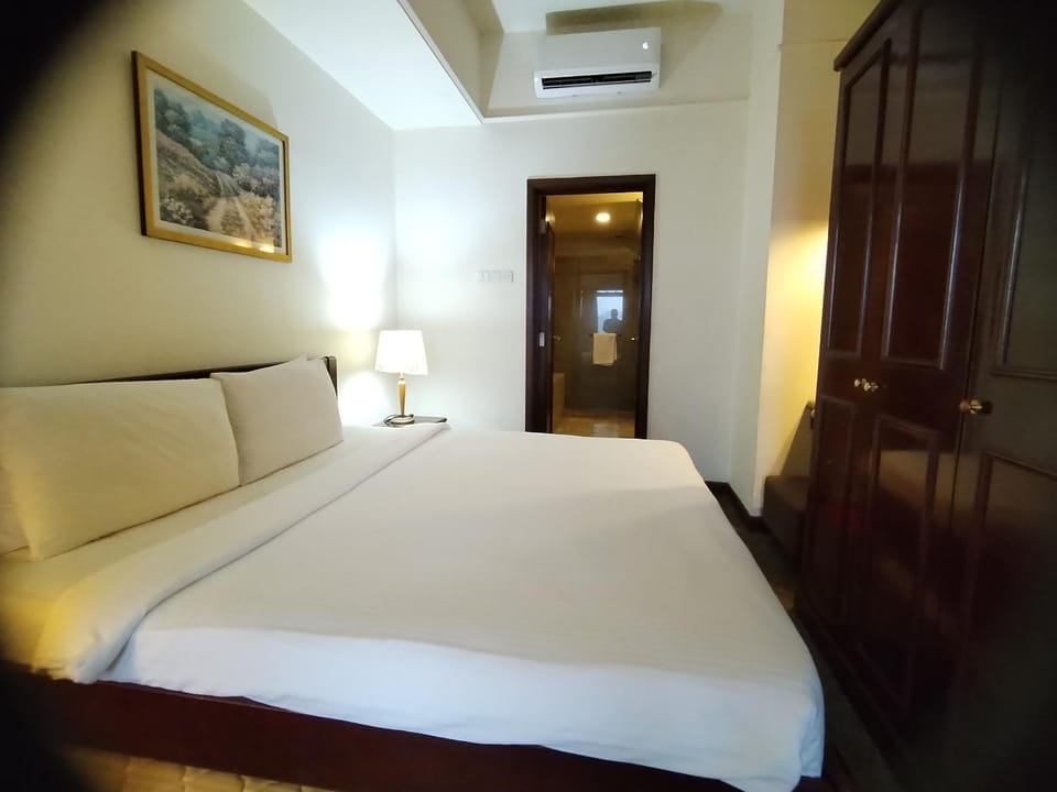 Bed, Bedroom, air conditioner
