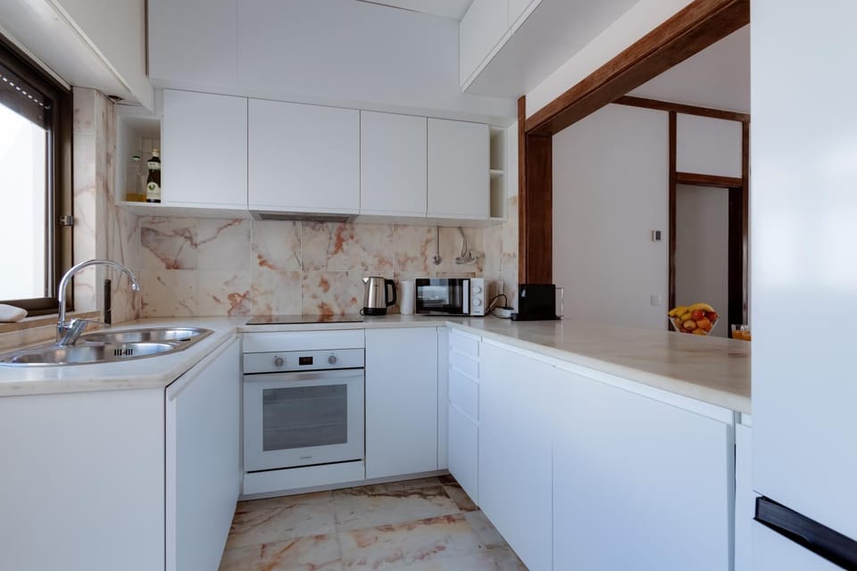 Coffee/tea facilities, Kitchen or kitchenette, dishwasher, microwave, oven, toaster, washing machine