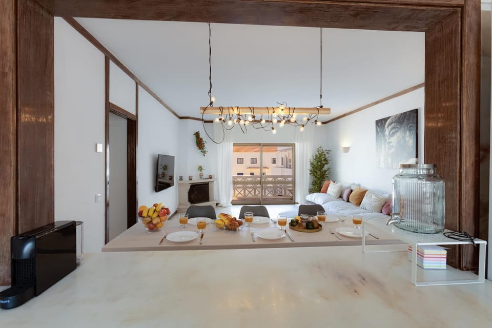 Living room, Food and drinks, Dining area, kitchen
