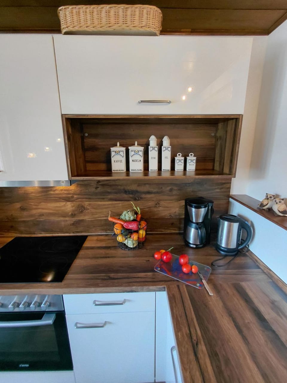 Coffee/tea facilities, Kitchen or kitchenette, pet friendly, stove