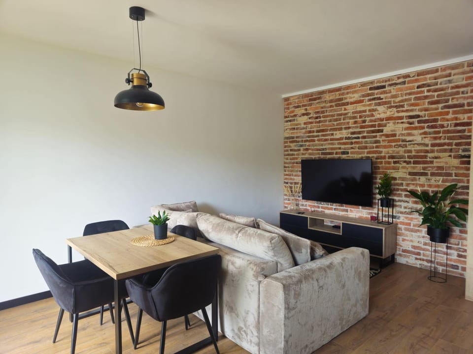 Communal lounge/ TV room, TV and multimedia, Living room, Seating area, Dining area, Evening entertainment