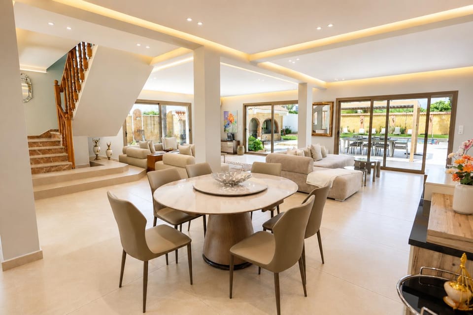 Living room, Seating area, Dining area