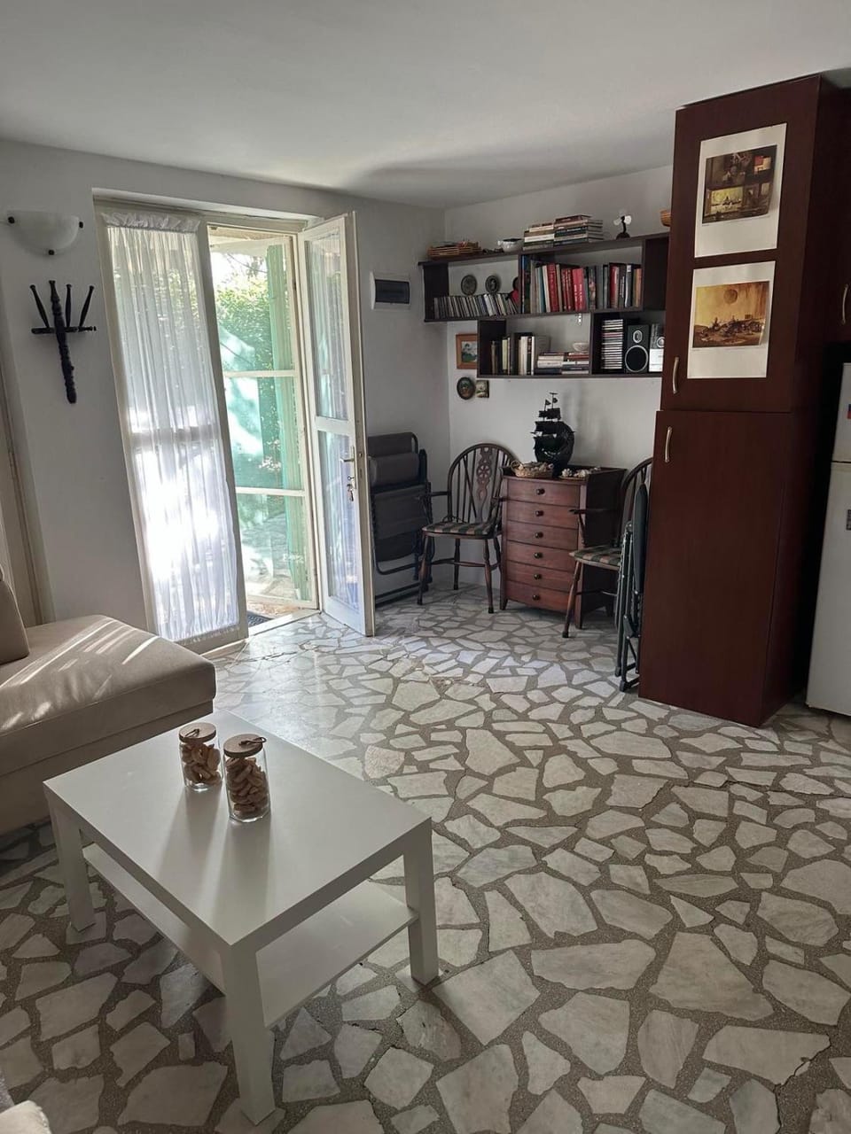 Library, Living room, Seating area