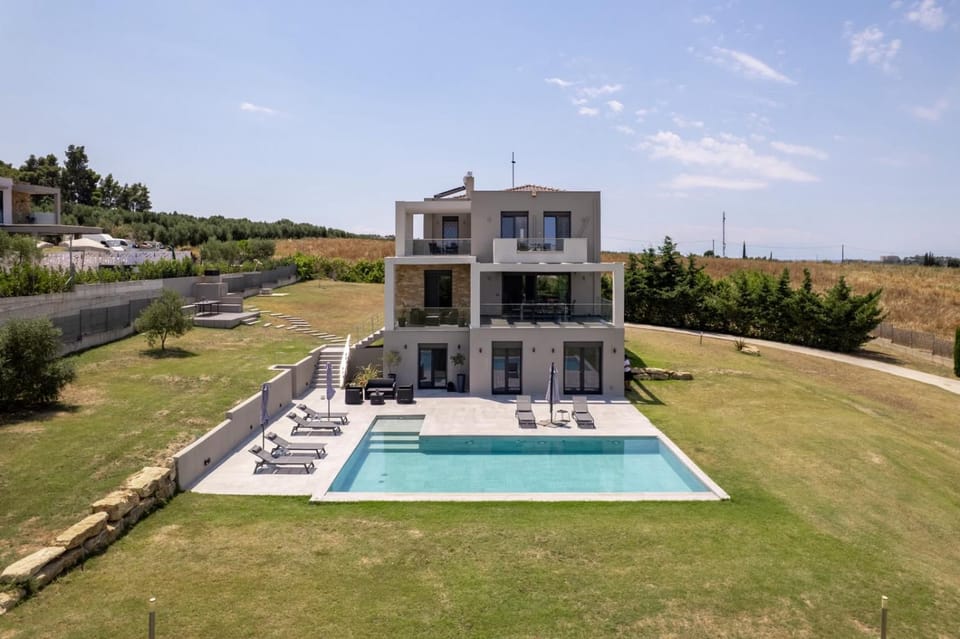 Property building, Natural landscape, Pool view, Swimming pool