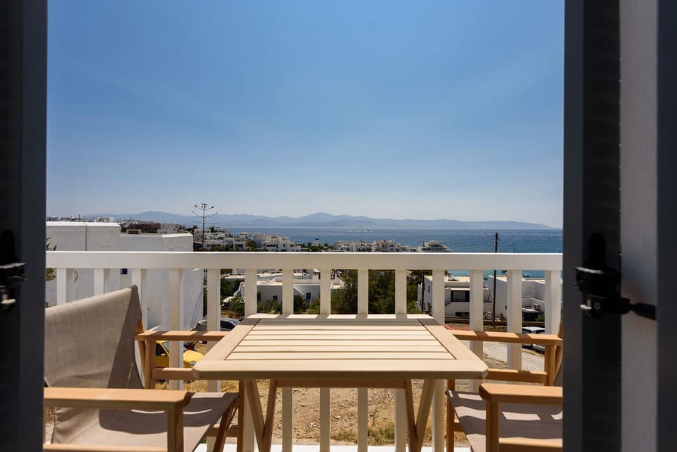 Property building, View (from property/room), Balcony/Terrace, Seating area, Dining area, Sea view