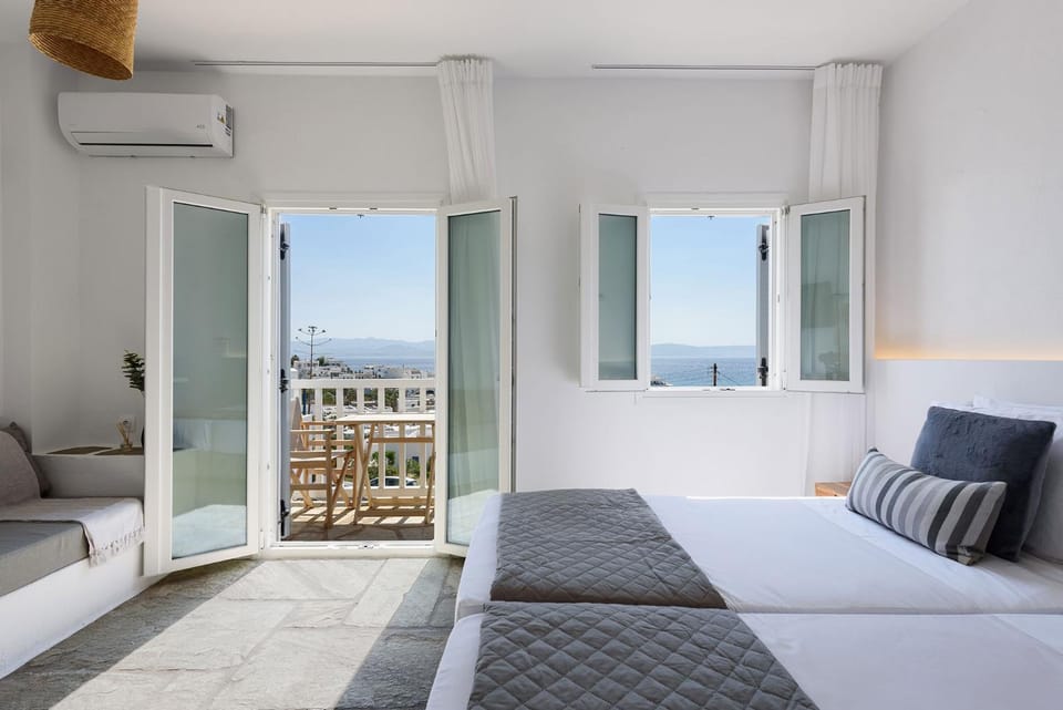 Bed, View (from property/room), Photo of the whole room, Seating area, Bedroom, air conditioner