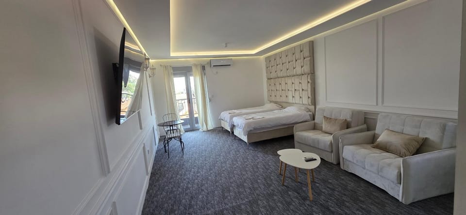Bed, TV and multimedia, Photo of the whole room, Seating area, air conditioner