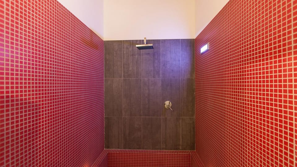 Shower, Hot Tub