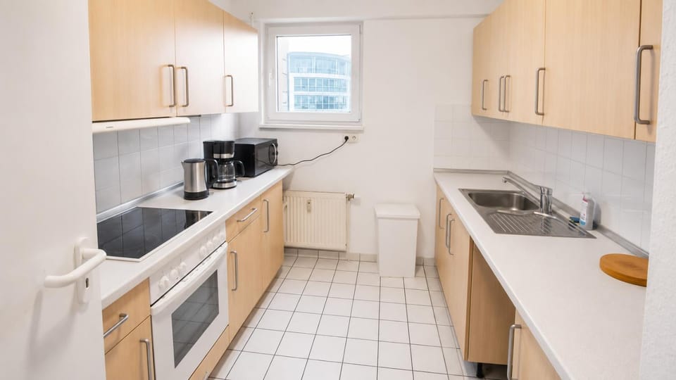 Coffee/tea facilities, internet, microwave, oven, stove, toaster, washing machine, kitchen