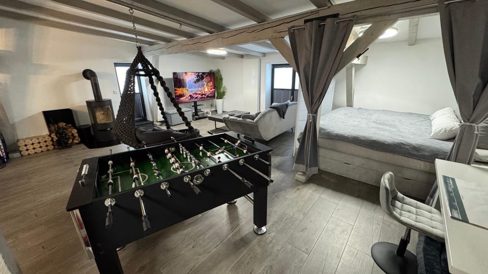 Communal lounge/ TV room, Game Room, TV and multimedia, Evening entertainment