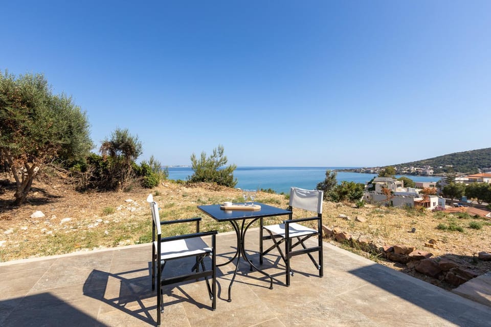 Natural landscape, View (from property/room), Balcony/Terrace, Dining area, Sea view