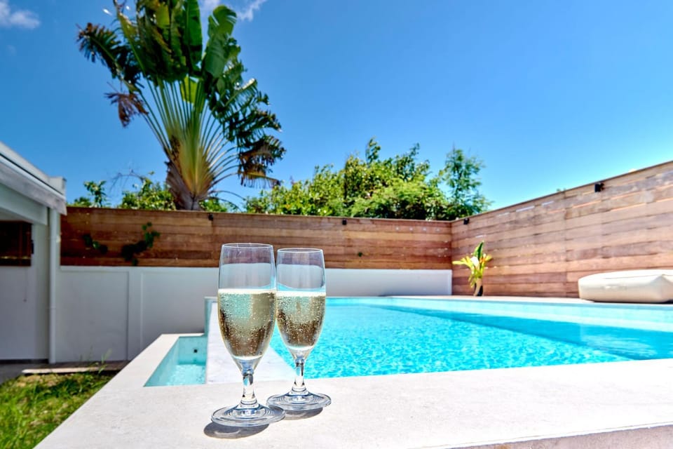 Patio, Day, Food and drinks, Pool view, Swimming pool, Drinks, sunbed