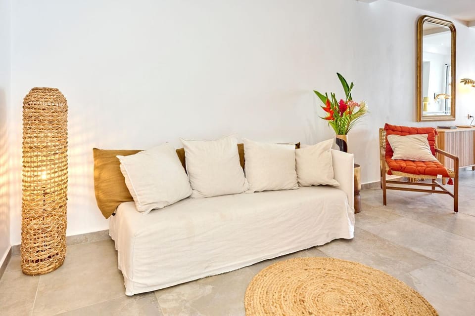 Living room, Photo of the whole room