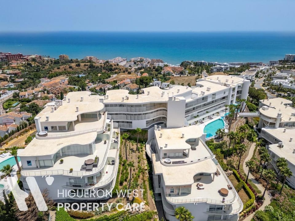 Property building, Day, Bird's eye view, Swimming pool
