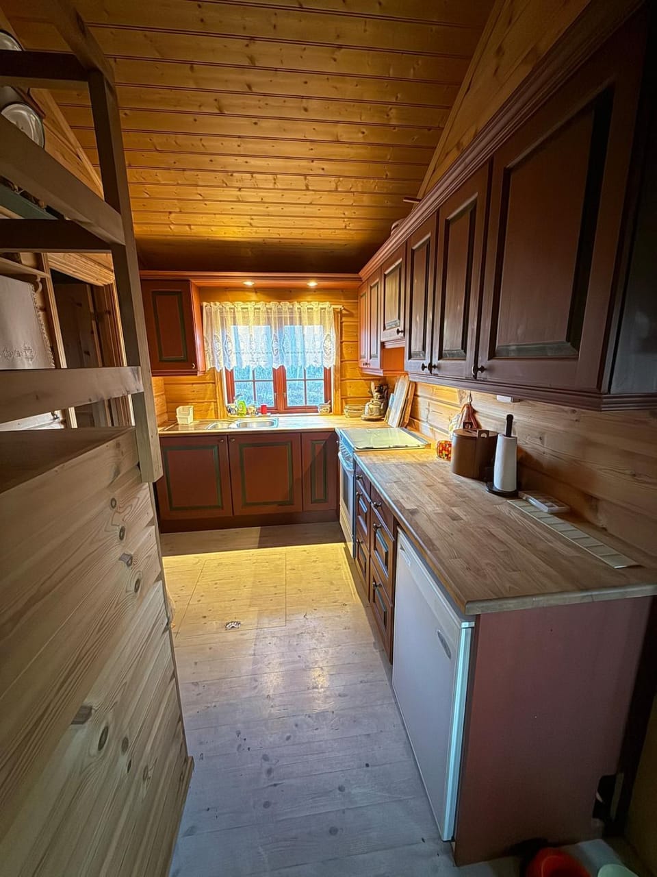 Kitchen or kitchenette, oven
