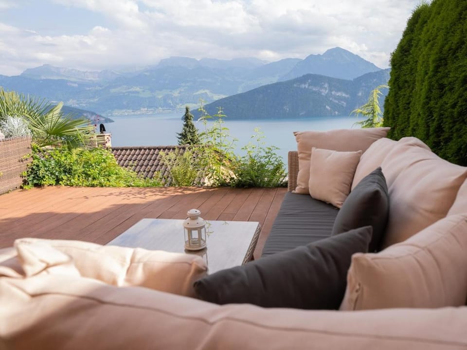 View (from property/room), Balcony/Terrace, Lake view, Mountain view