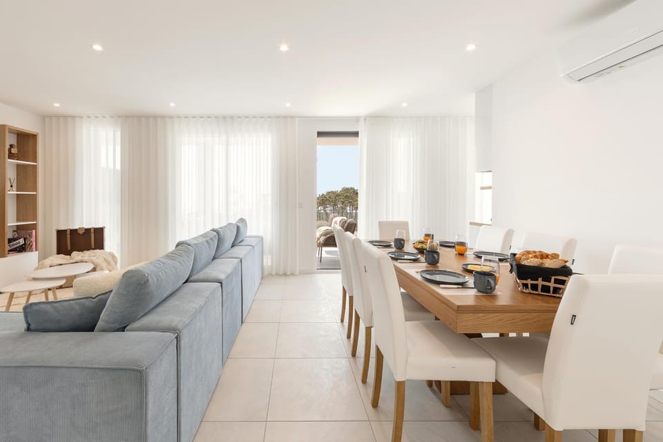 Living room, Seating area, Dining area, air conditioner