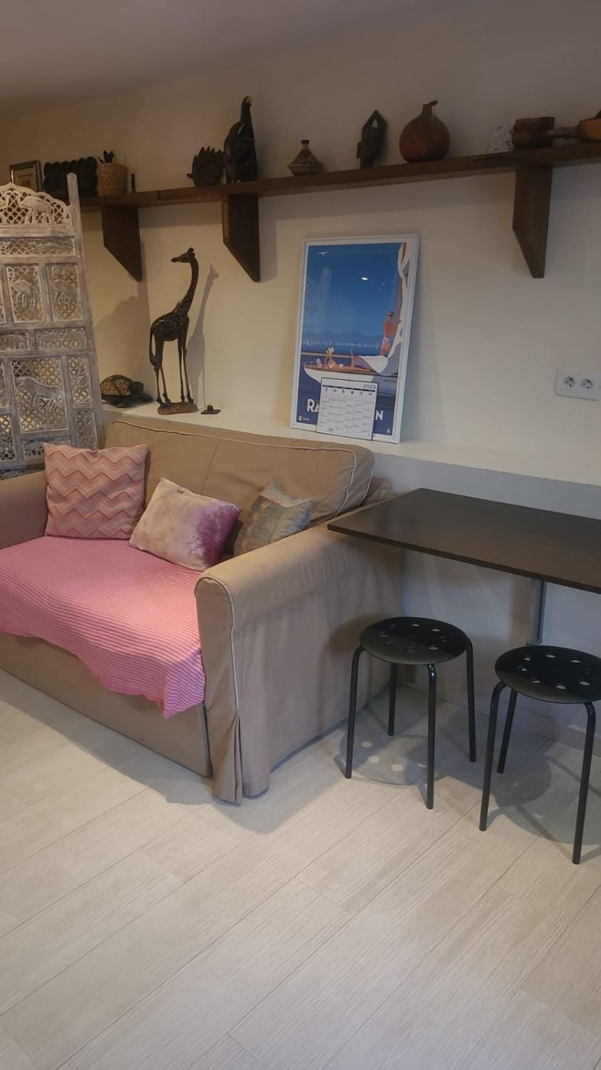 Under Olive Tree Apartment in Toulon
