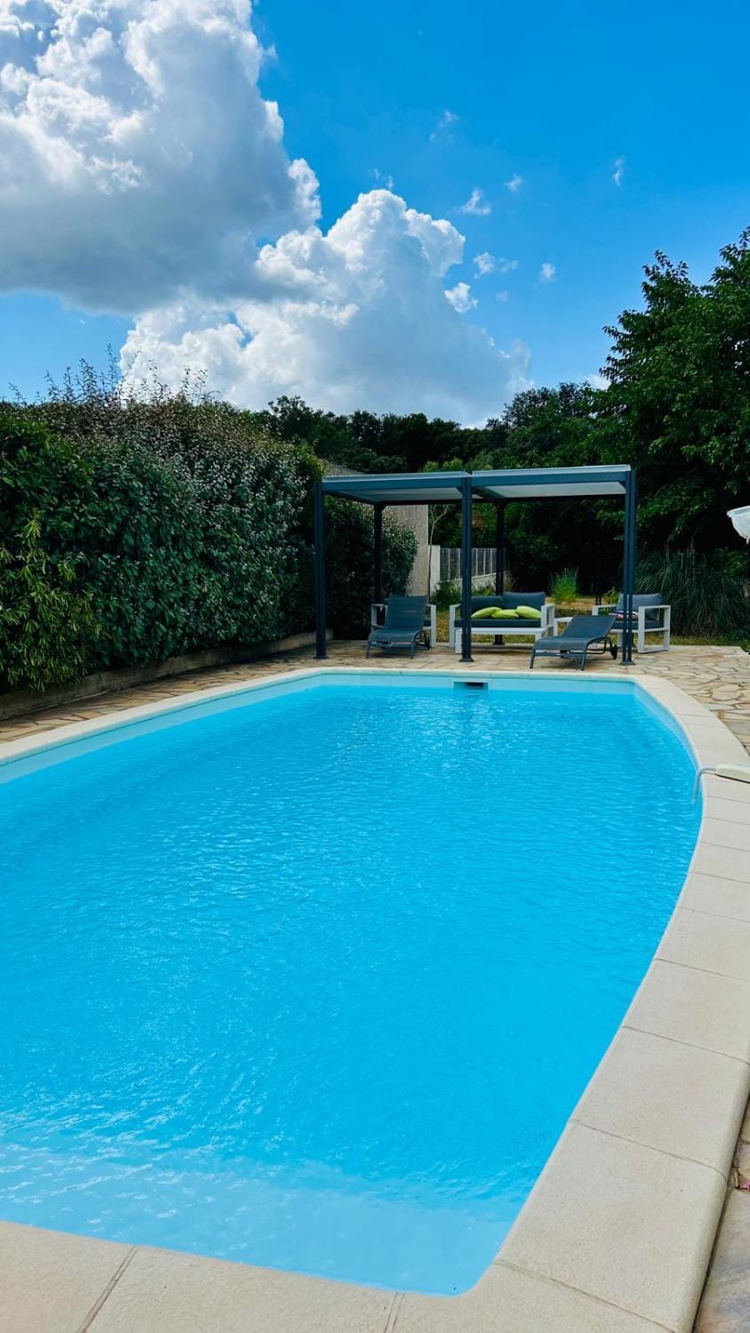 Swimming pool, sunbed