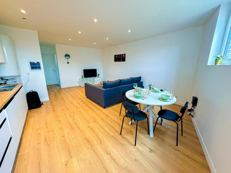 Living room, Seating area, Dining area