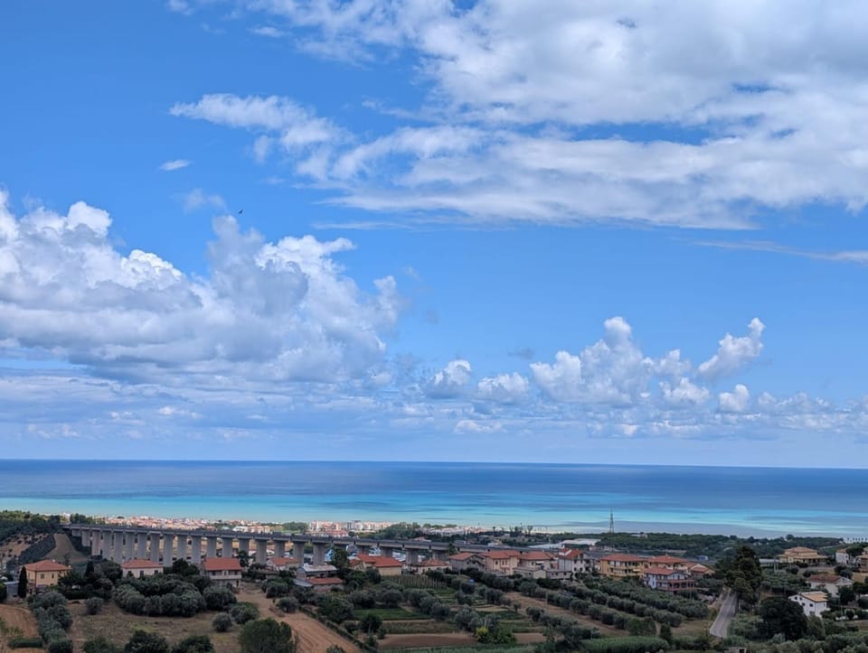 Quadrilocale spazioso vista mare montagna relax Apartment in Abruzzo