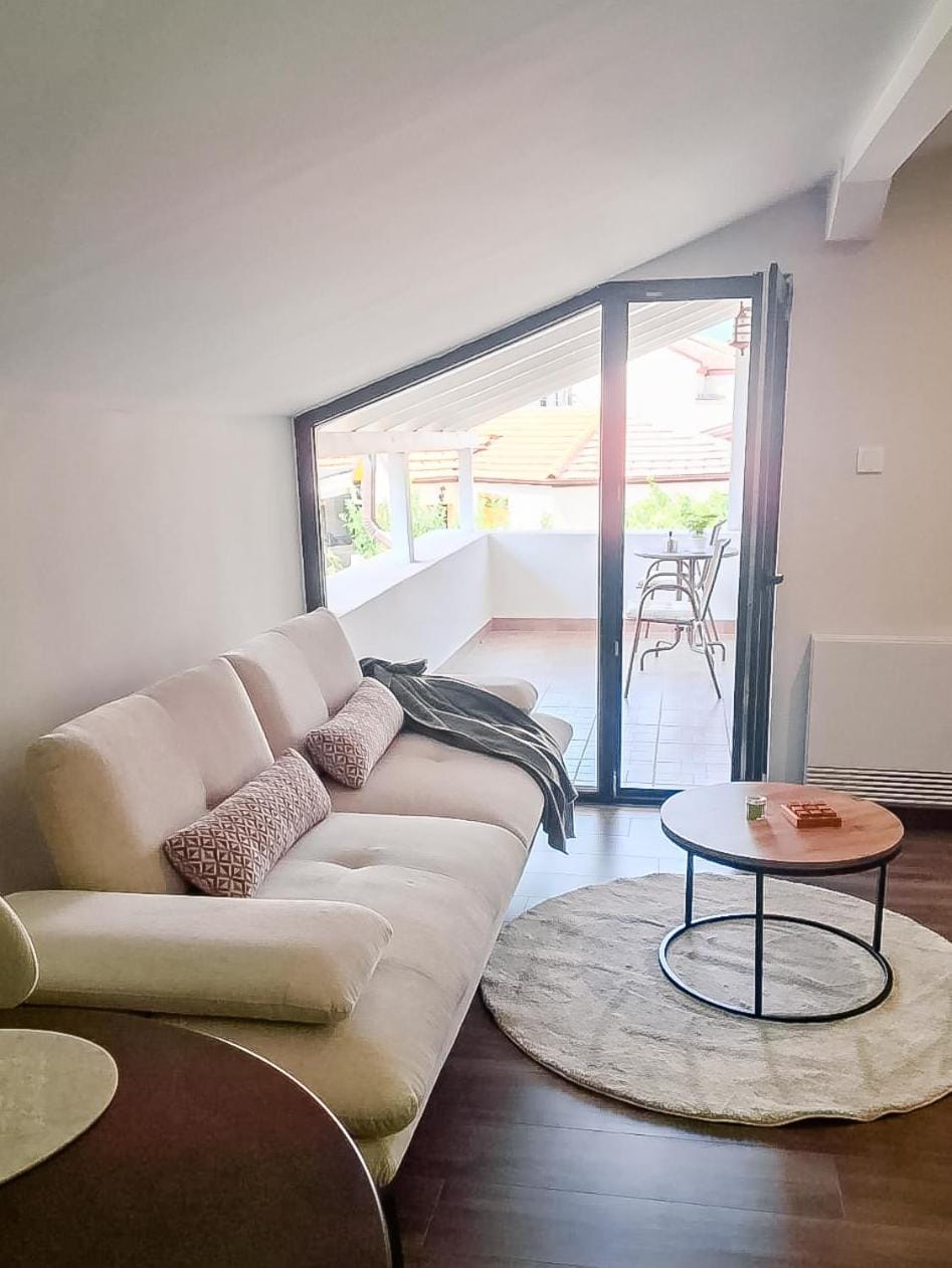 Bed, Living room, Seating area