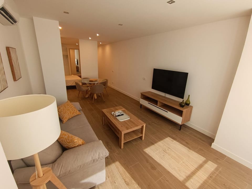 Communal lounge/ TV room, TV and multimedia, Living room, Seating area, Evening entertainment