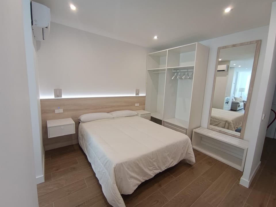 Bed, Photo of the whole room, Bedroom, wardrobe
