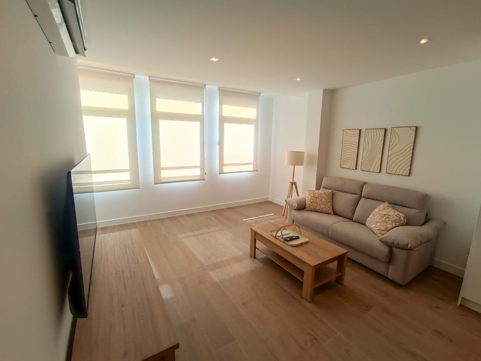 Communal lounge/ TV room, TV and multimedia, Living room, Seating area, Evening entertainment