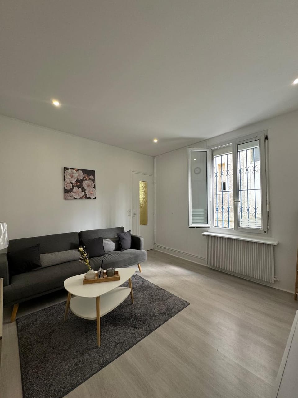 Living room, internet
