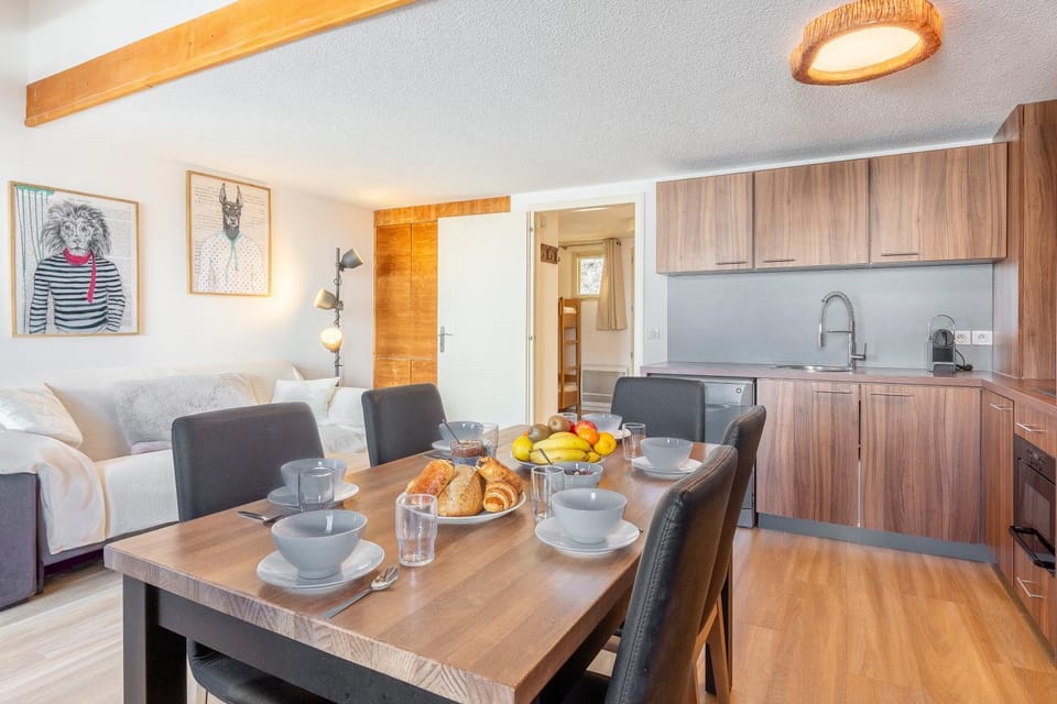 Kitchen or kitchenette, Living room, Dining area