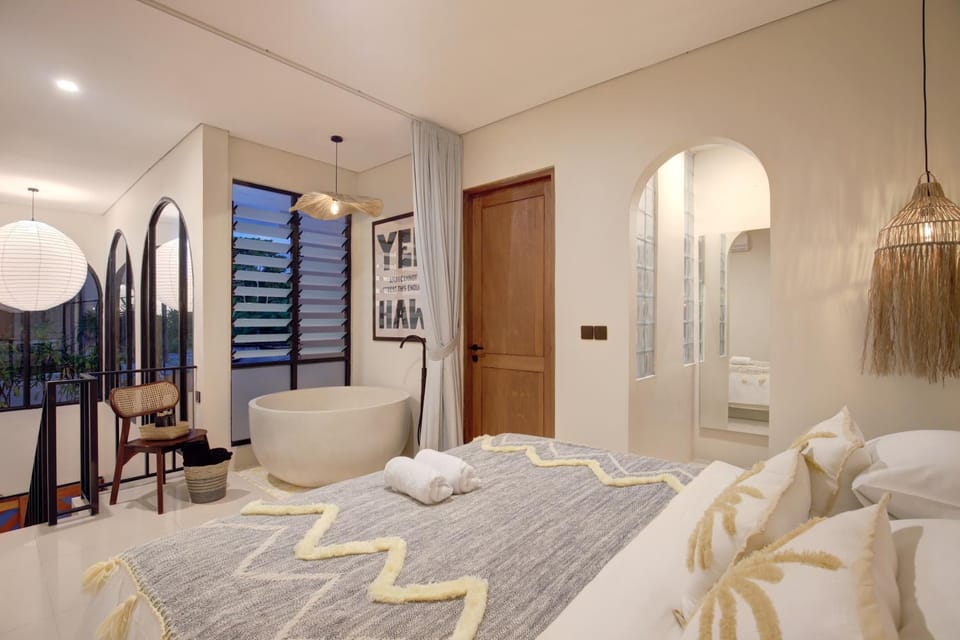 Bed, Bedroom, Bath, wardrobe