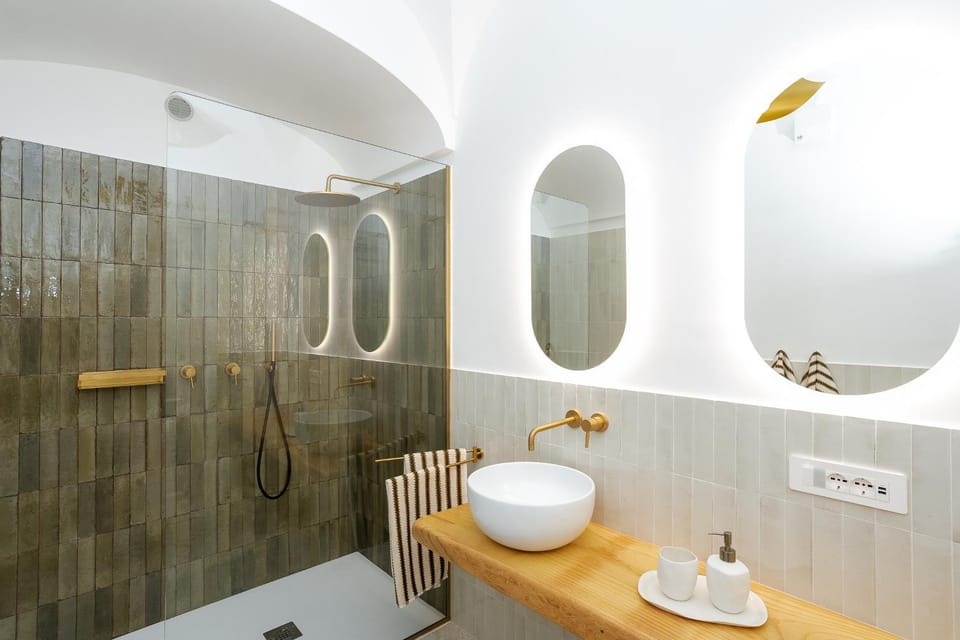 Shower, Toilet, Bathroom, towels