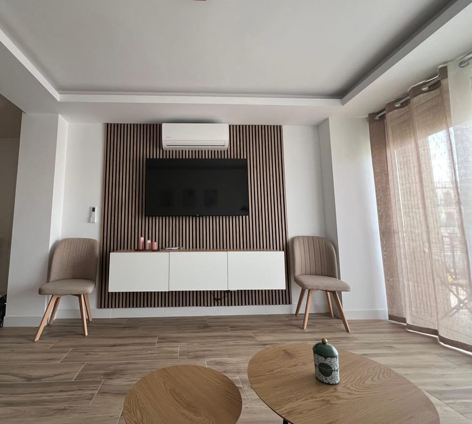 TV and multimedia, Living room, Seating area, Evening entertainment