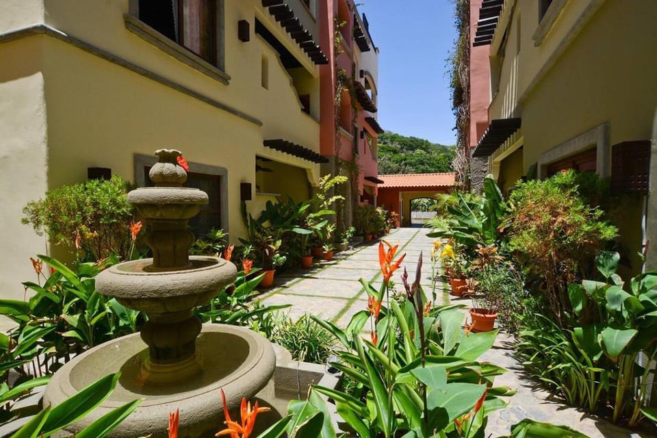 Green Orchid Escape apts Apartment in West Bay