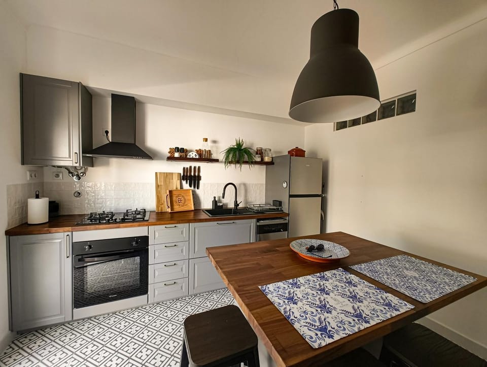 Kitchen or kitchenette, Dining area, dishwasher, oven, stove, toaster