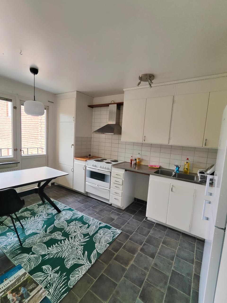 Kitchen or kitchenette, Dining area, oven, stove