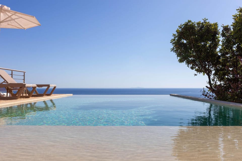 Pool view, Sea view, Swimming pool, sunbed