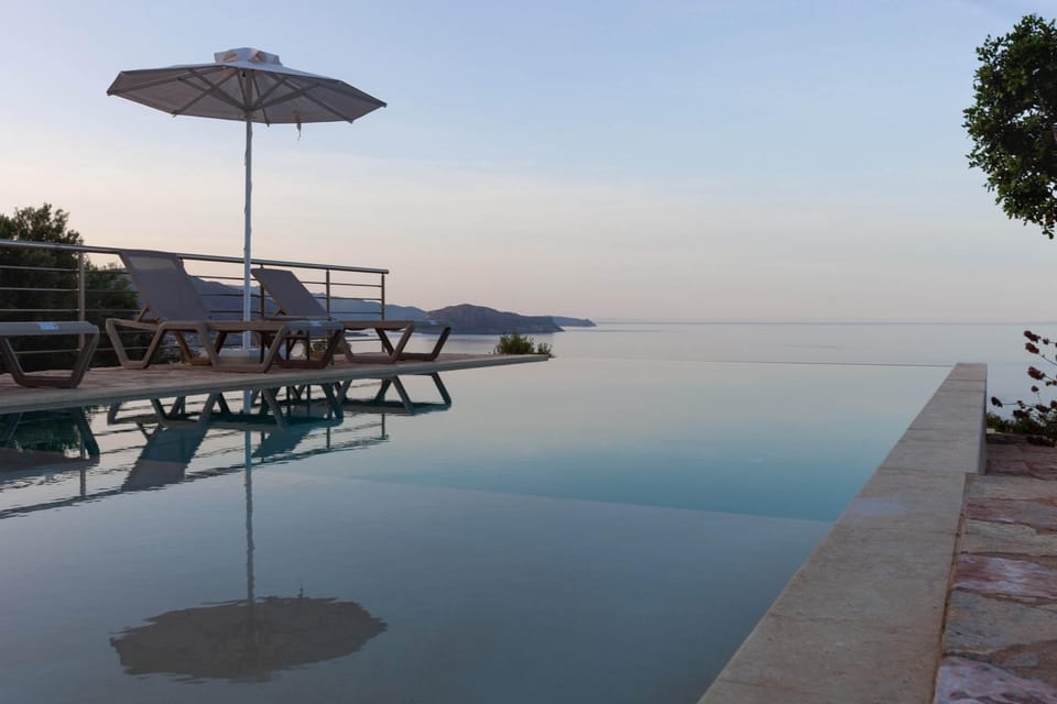 Pool view, Sea view, Swimming pool, sunbed